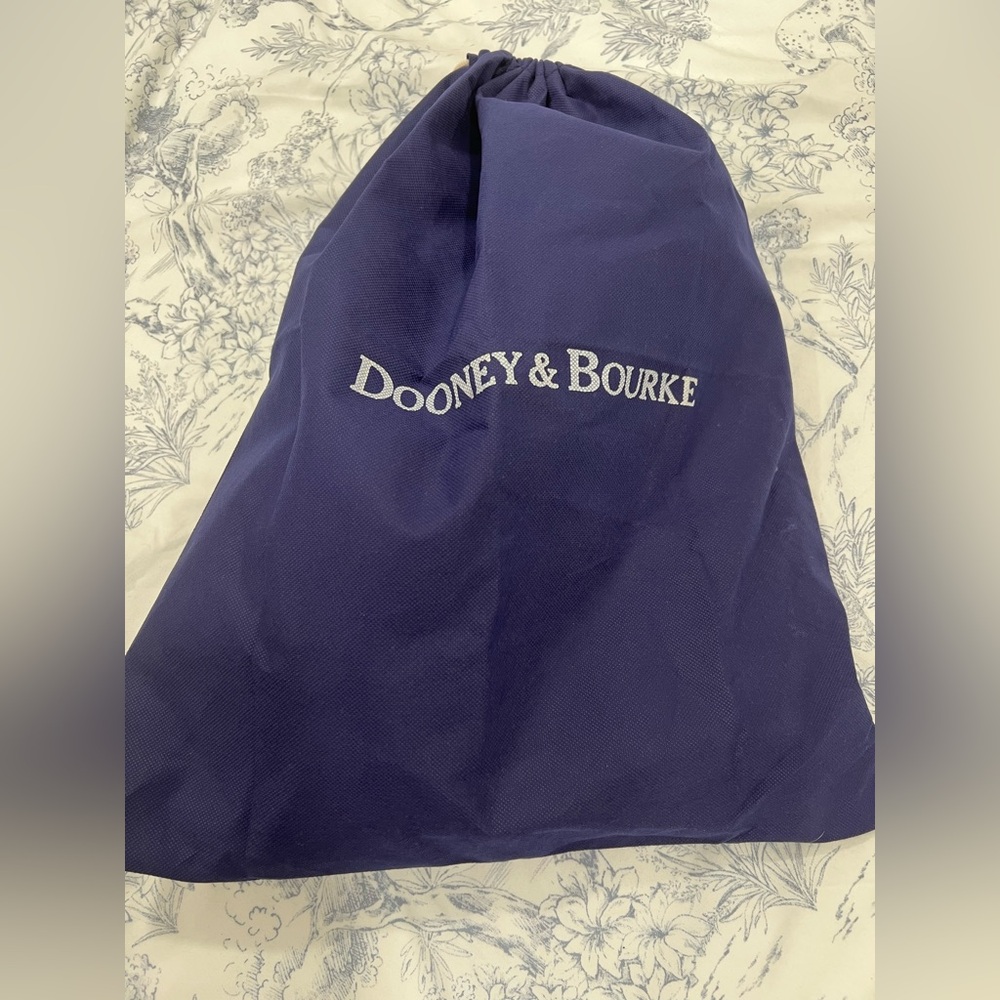 Beautiful Dooney & Bourke with Double Pockets.
Comes with crossbody strap. - Picture 2 of 9